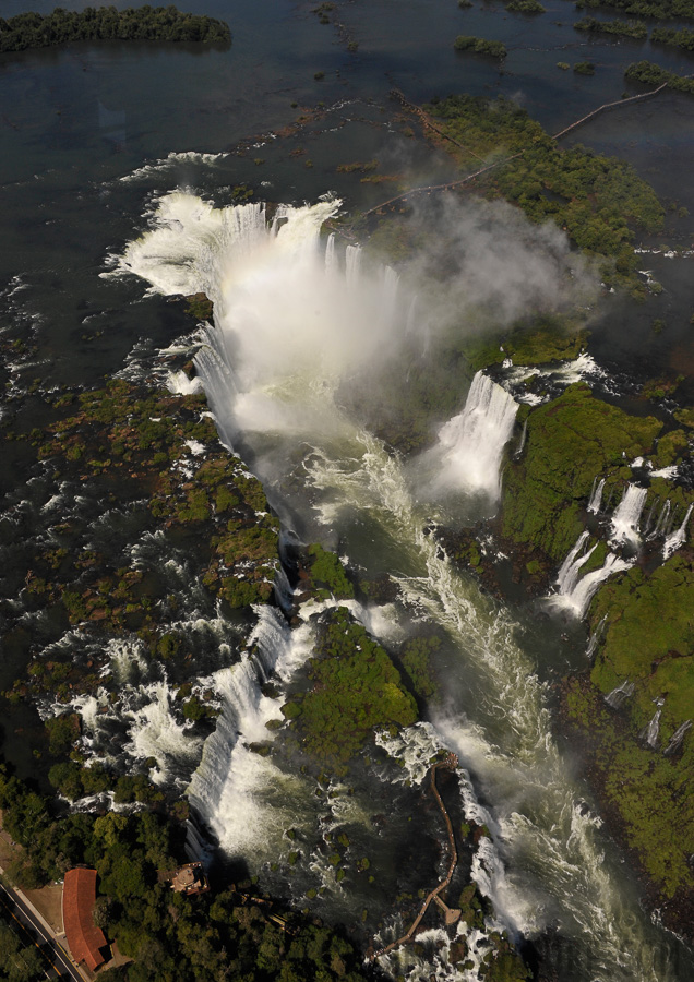 Cataratas del Iguazu [28 mm, 1/800 sec at f / 13, ISO 800]