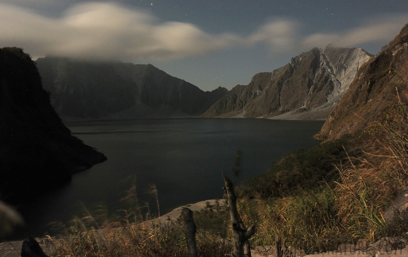 Mount Pinatubo [28 mm, 30.0 sec at f / 11, ISO 1250]