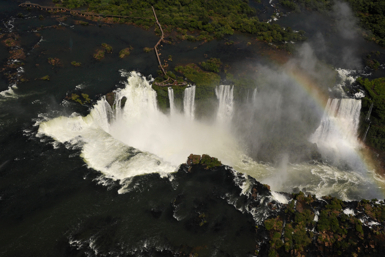 Cataratas del Iguazu [42 mm, 1/1000 sec at f / 13, ISO 800]