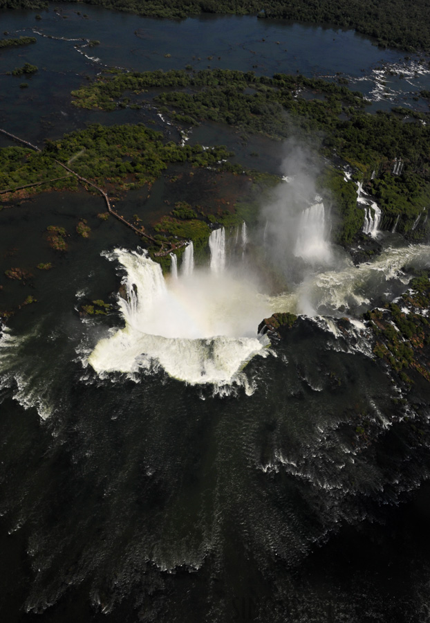 Cataratas del Iguazu [28 mm, 1/800 sec at f / 13, ISO 800]
