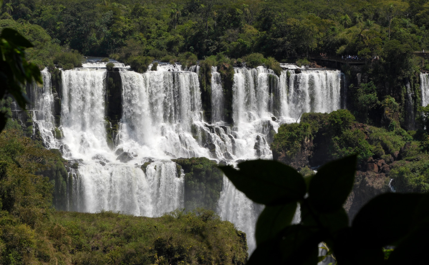 Cataratas del Iguazu [135 mm, 1/250 sec at f / 16, ISO 400]