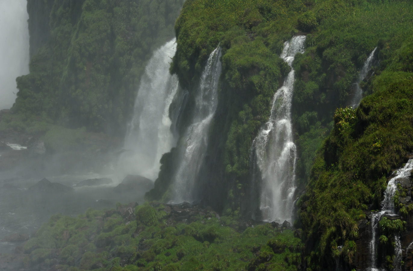 Cataratas del Iguazu [230 mm, 1/250 sec at f / 16, ISO 400]