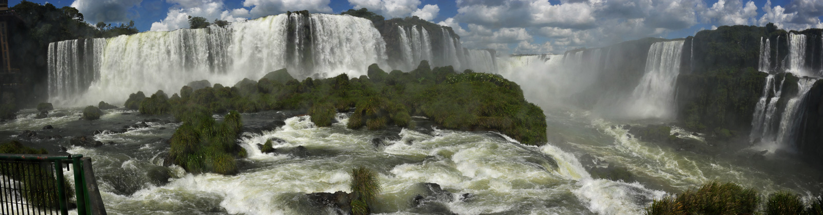 Cataratas del Iguazu [28 mm, 1/125 sec at f / 18, ISO 250]