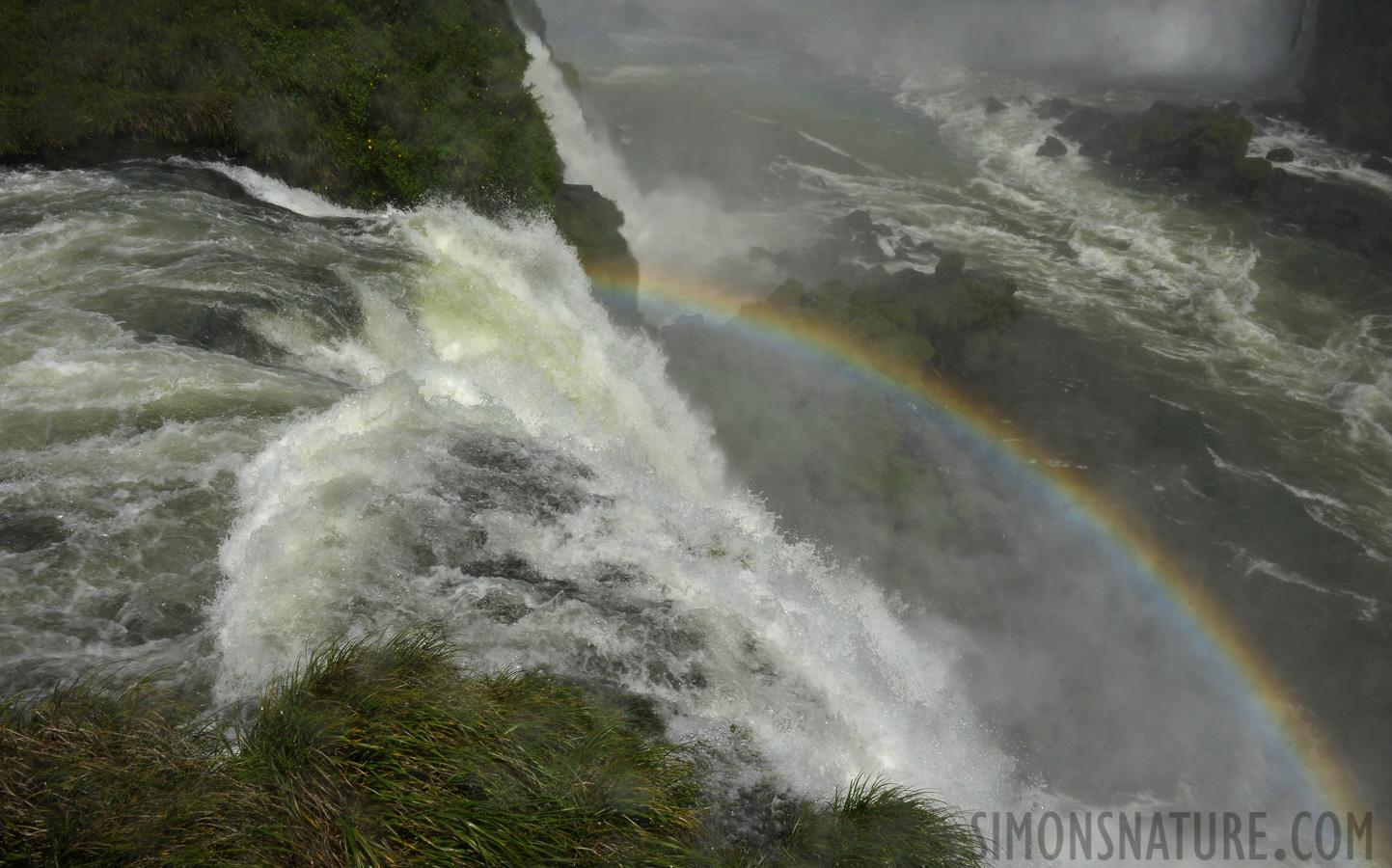 Cataratas del Iguazu [28 mm, 1/320 sec at f / 18, ISO 250]