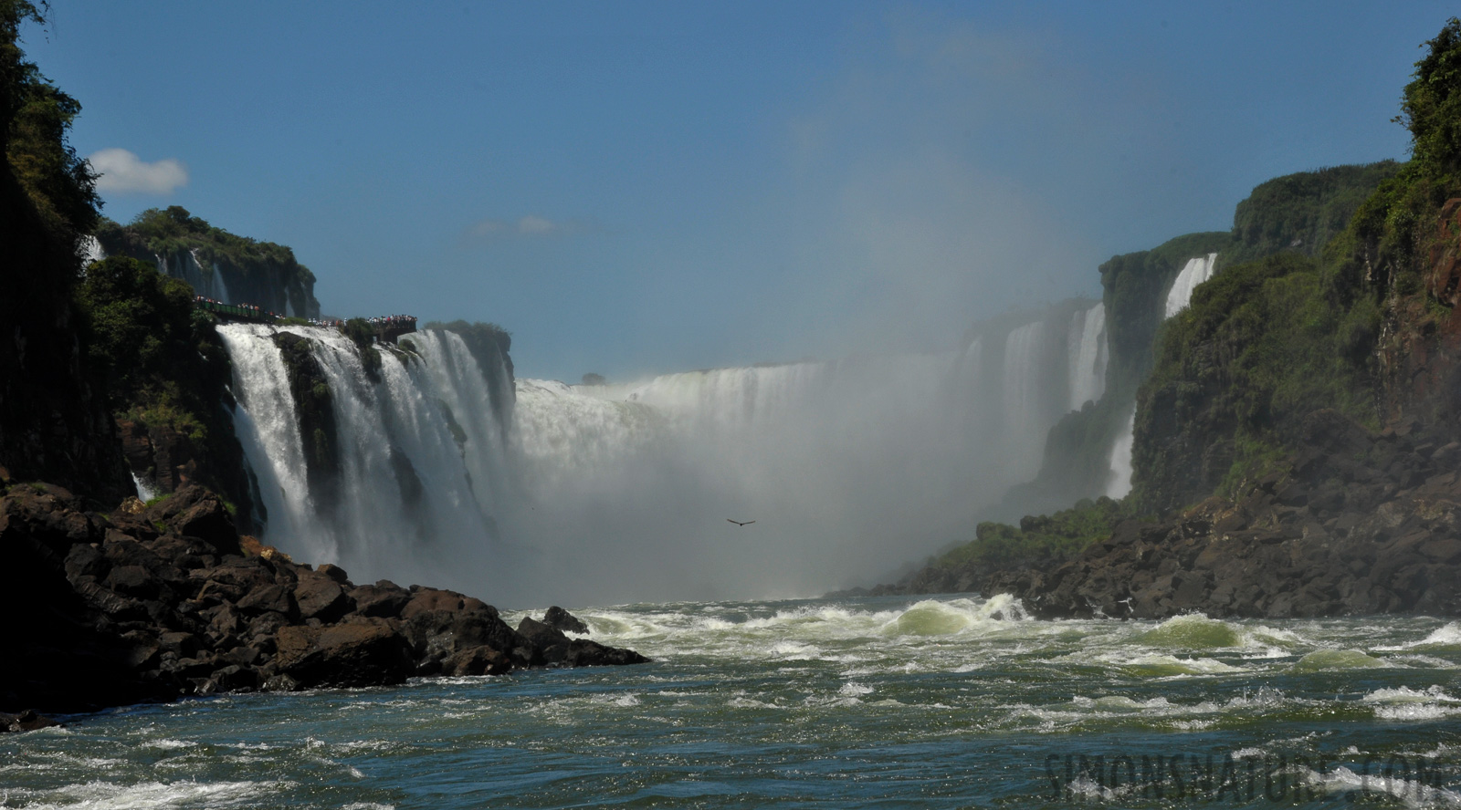 Cataratas del Iguazu [90 mm, 1/1000 sec at f / 13, ISO 800]