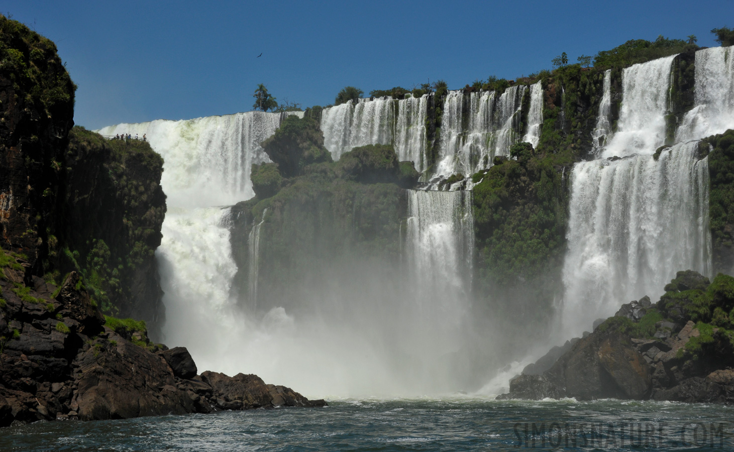 Cataratas del Iguazu [62 mm, 1/800 sec at f / 16, ISO 800]