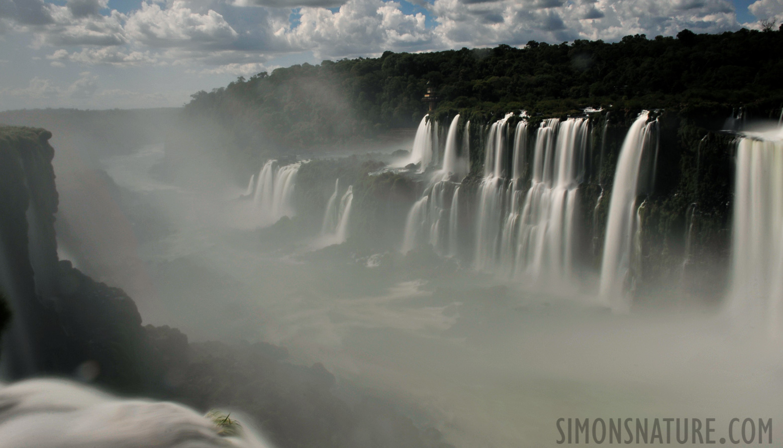 Cataratas del Iguazu [28 mm, 4.0 sec at f / 22, ISO 200]