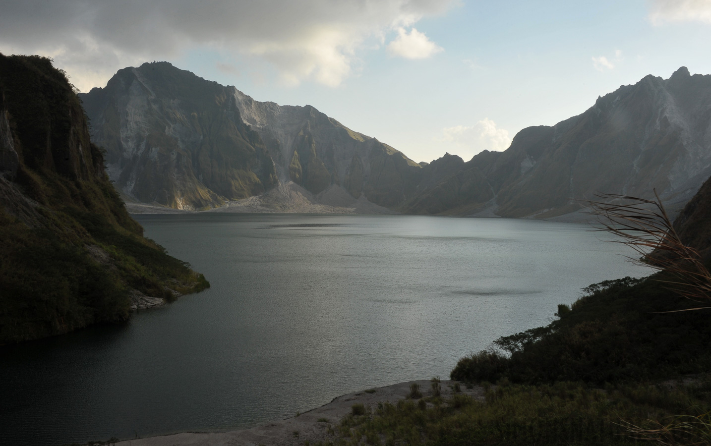 Mount Pinatubo [32 mm, 1/100 sec at f / 22, ISO 400]