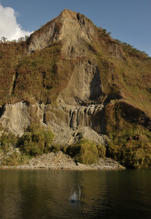 Mount Pinatubo [28 mm, 1/100 sec at f / 22, ISO 400]