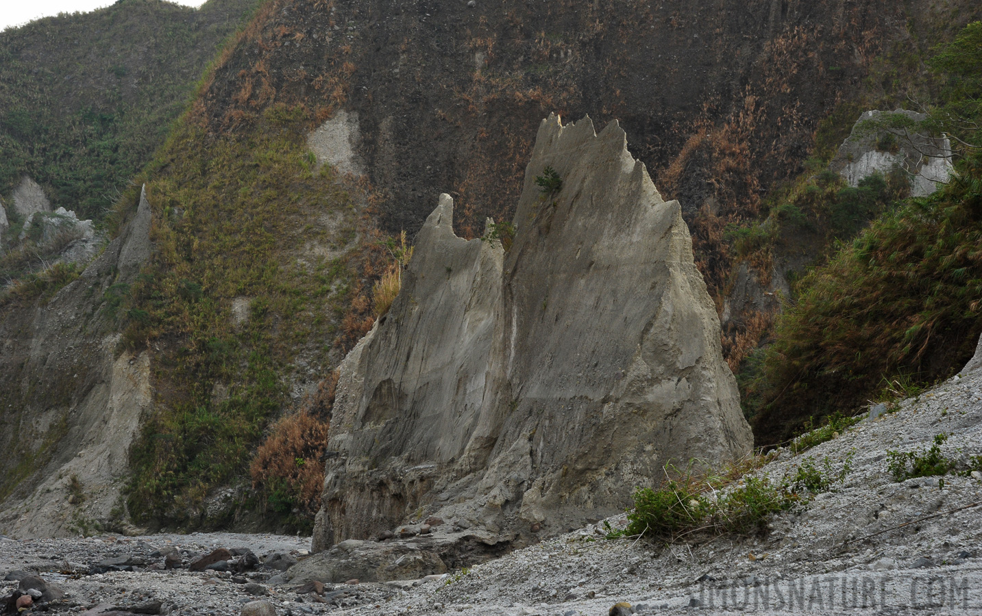 Mount Pinatubo [90 mm, 1/160 sec at f / 13, ISO 1600]