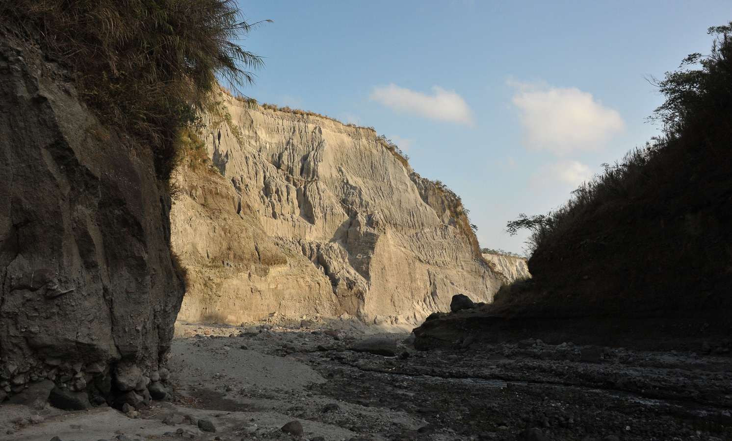 Mount Pinatubo [28 mm, 1/1250 sec at f / 13, ISO 1600]