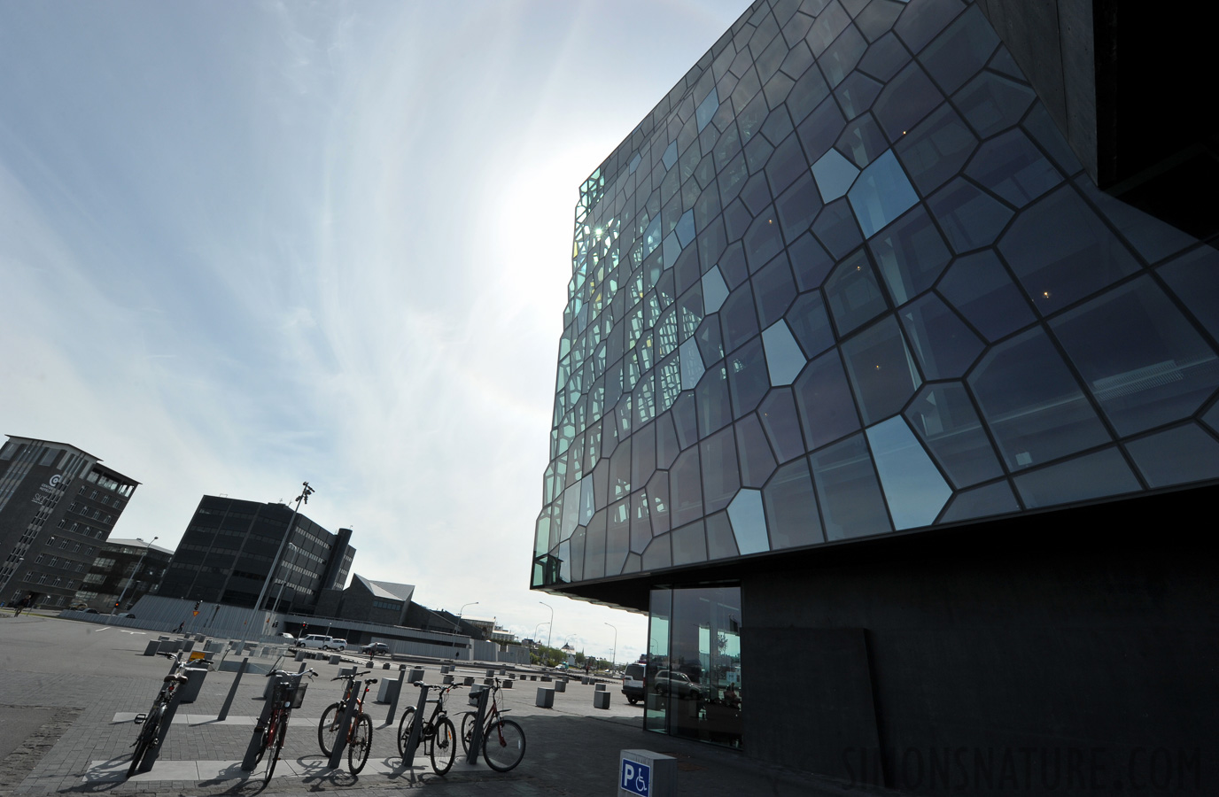 Harpa Concert Hall [14 mm, 1/400 sec at f / 18, ISO 400]